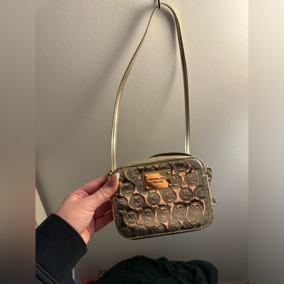 38. Gold Michael Kors Purse - Picture 1 of 1